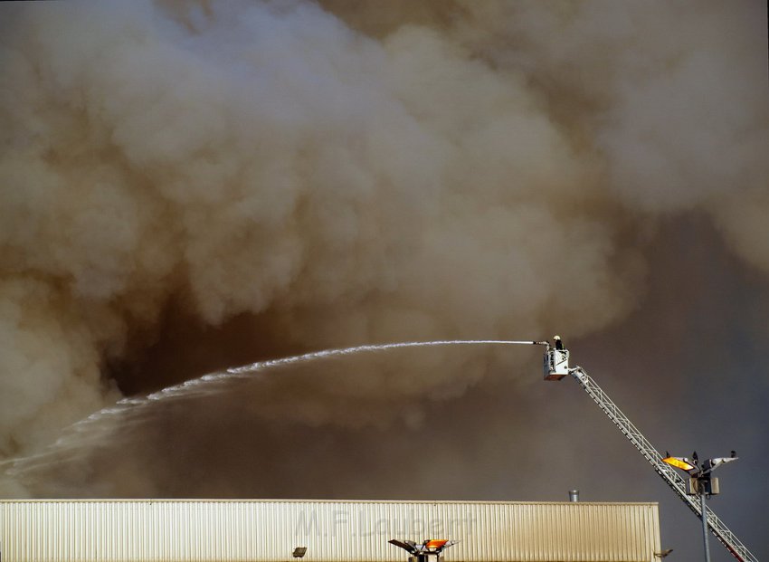 Feuer5 Koeln Niehl GVG Geestemuenderstr P185.jpg